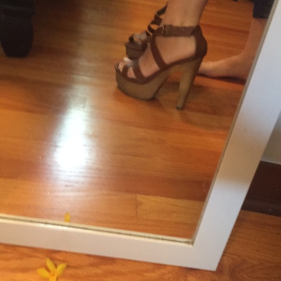 Shoes - Picture 3 of 4